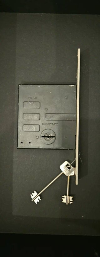 Cerradura de metal