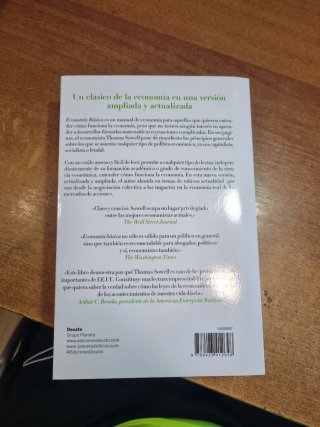 Economía básica un manual de economía escrito d...