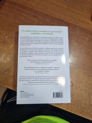Economía básica un manual de economía escrito d...