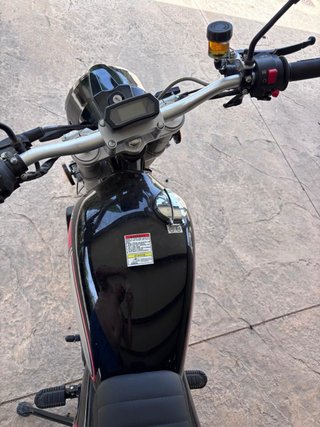 Mash 125cc Supermoto Negra y Dorada