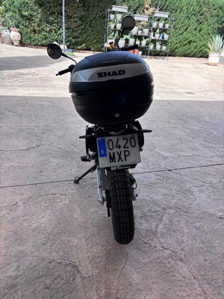 Mash 125cc Supermoto Negra y Dorada