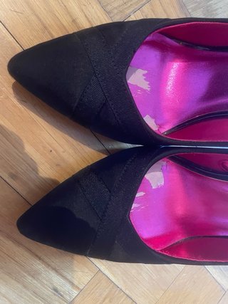 Zapatos de tacón dorados con purpurina