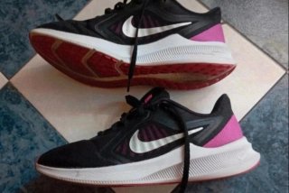 Zapatillas running mujer Nike negras y rosas