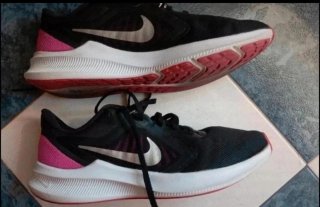 Zapatillas running mujer Nike negras y rosas