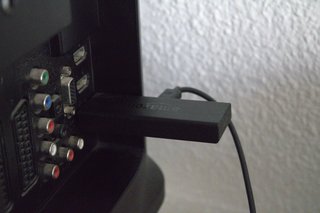 TV Sony Bravia + Mando + Fire TV Stick