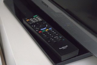 TV Sony Bravia + Mando + Fire TV Stick