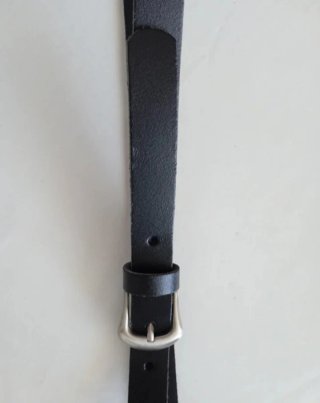 Cinturón de cuero negro hebilla plateada