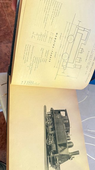 "Álbum del Material Motor de la RENFE" 1947