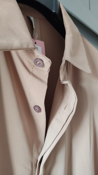 Vestido camisero camel de corte fluido