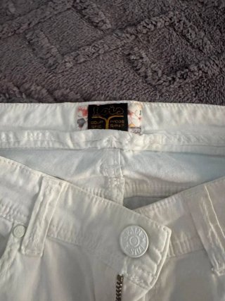 Pantalones blancos acampanados