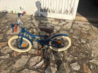 Bicicleta Btwin City 900 Azul. Está en Empuriabrav