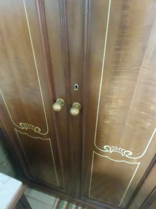 Armario francés madera marrón dorado
