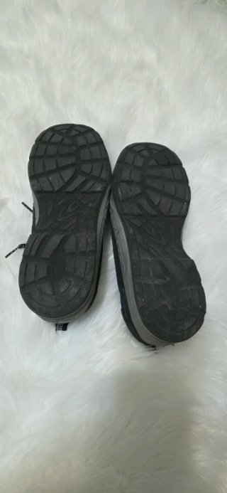 Zapatos de seguridad azules y grises