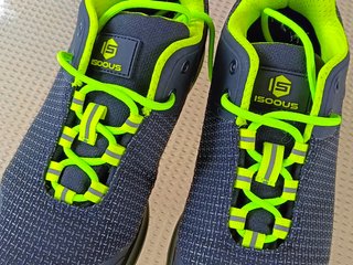Zapatos de seguridad negros y verdes