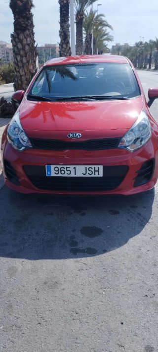 Coche Kia Rojo