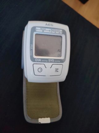 Tensiómetro de muñeca AEG