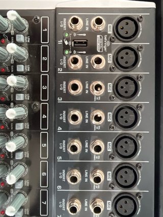 Behringer Xenyx QX2442USB Mixer