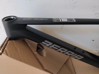 Cuadro berria mako