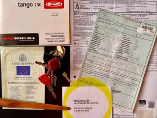 Rieju Tango 250 con 3 baules