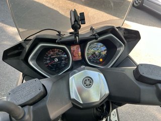 Yamaha X-Max 400 Momodesign