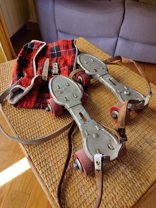 Patines vintage con funda a cuadros