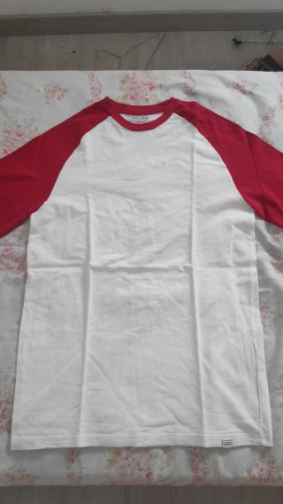 Camiseta béisbol Pull&Bear roja y blanca