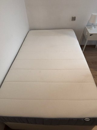 Canapé IKEA KVITSÖY 105x190 + Colchón VESTERÖY