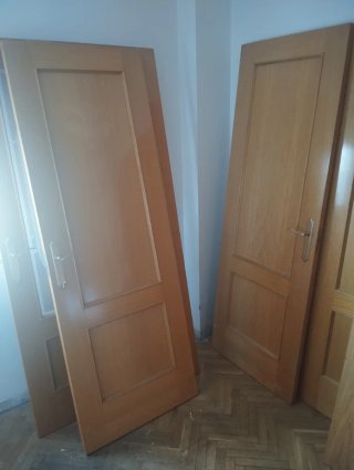 Juego de puertas macizas de madera