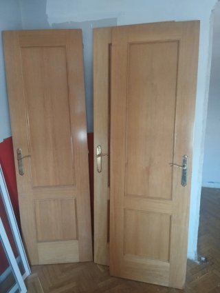 Juego de puertas macizas de madera