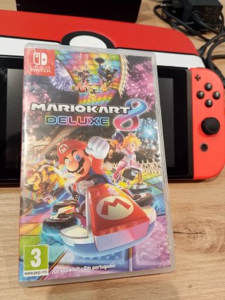 Nintendo Switch + Mario Kart 8 Deluxe