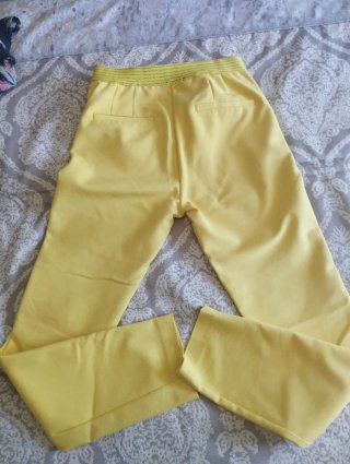 Pantalón amarillo