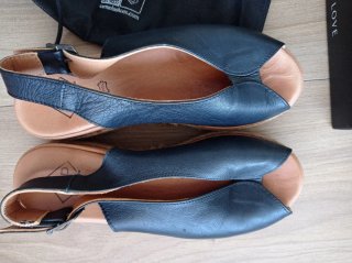 Sandalias Carmela Piel Negra Plataforma Talla 37