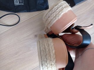 Sandalias Carmela Piel Negra Plataforma Talla 37