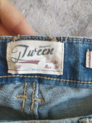 Pantalón vaquero desgastado