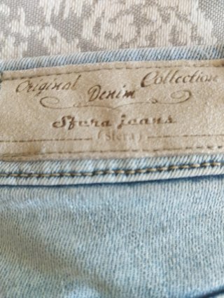 Pantalón vaquero desgastado
