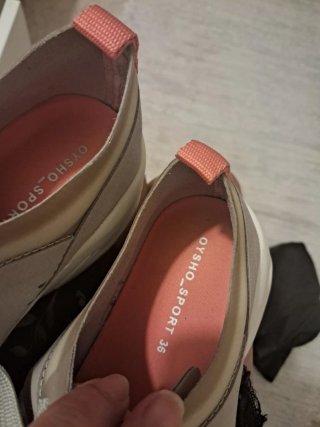 Zapatillas deportivas Oysho grises y rosas talla36