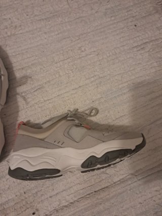 Zapatillas deportivas Oysho grises y rosas talla36