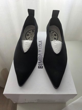 Zapatos kitten Bimba y Lola tacón negro elegantes