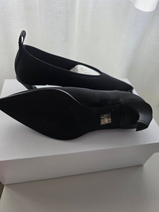 Zapatos kitten Bimba y Lola tacón negro elegantes