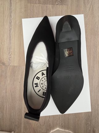 Zapatos kitten Bimba y Lola tacón negro elegantes