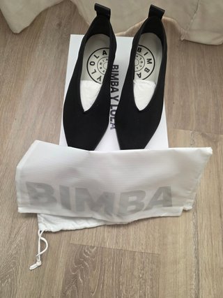 Zapatos kitten Bimba y Lola tacón negro elegantes
