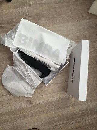 Zapatos kitten Bimba y Lola tacón negro elegantes