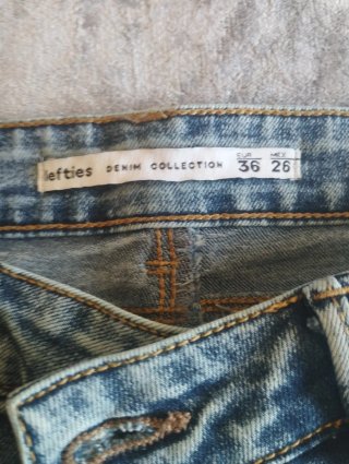 Pantalón vaquero desgastado