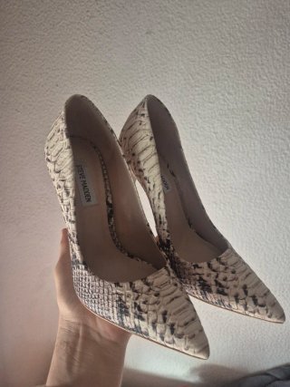 Zapatos de tacón serpiente beige