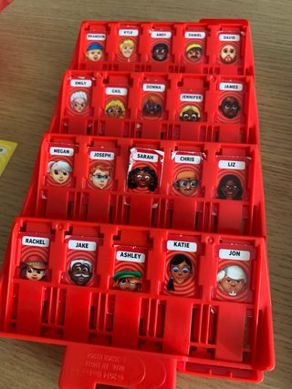 Juego Quién es Quién Hasbro Grab & Go