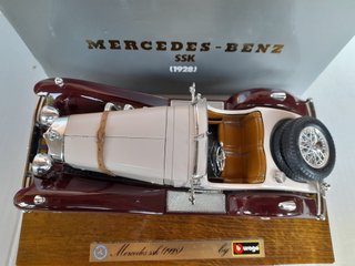 1/18 MODELLO MERCEDES BENZ SSK CON BASE  BURAGO