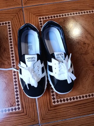 Zapatos niña talla 32-33 los dos por 35 euros