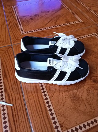 Zapatos niña talla 32-33 los dos por 35 euros