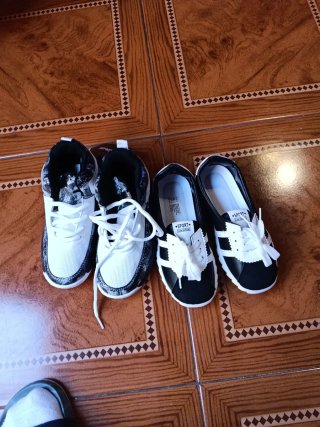 Zapatos niña talla 32-33 los dos por 35 euros