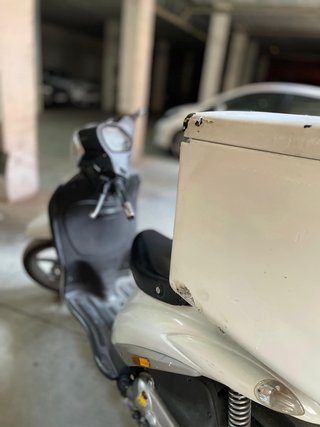 Moto scooter blanca